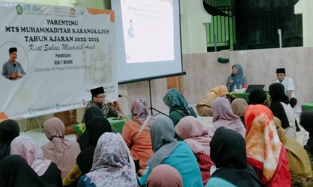 ACHIEVEMENT MOTIVATION TRAINING (AMT), MUHASABAH DAN DO’A SUKSES ASPD DAN MASA DEPAN SISWA DAN PARENTING UNTUK ORANG TUA WALI SISWA MTS MUHAKARTA