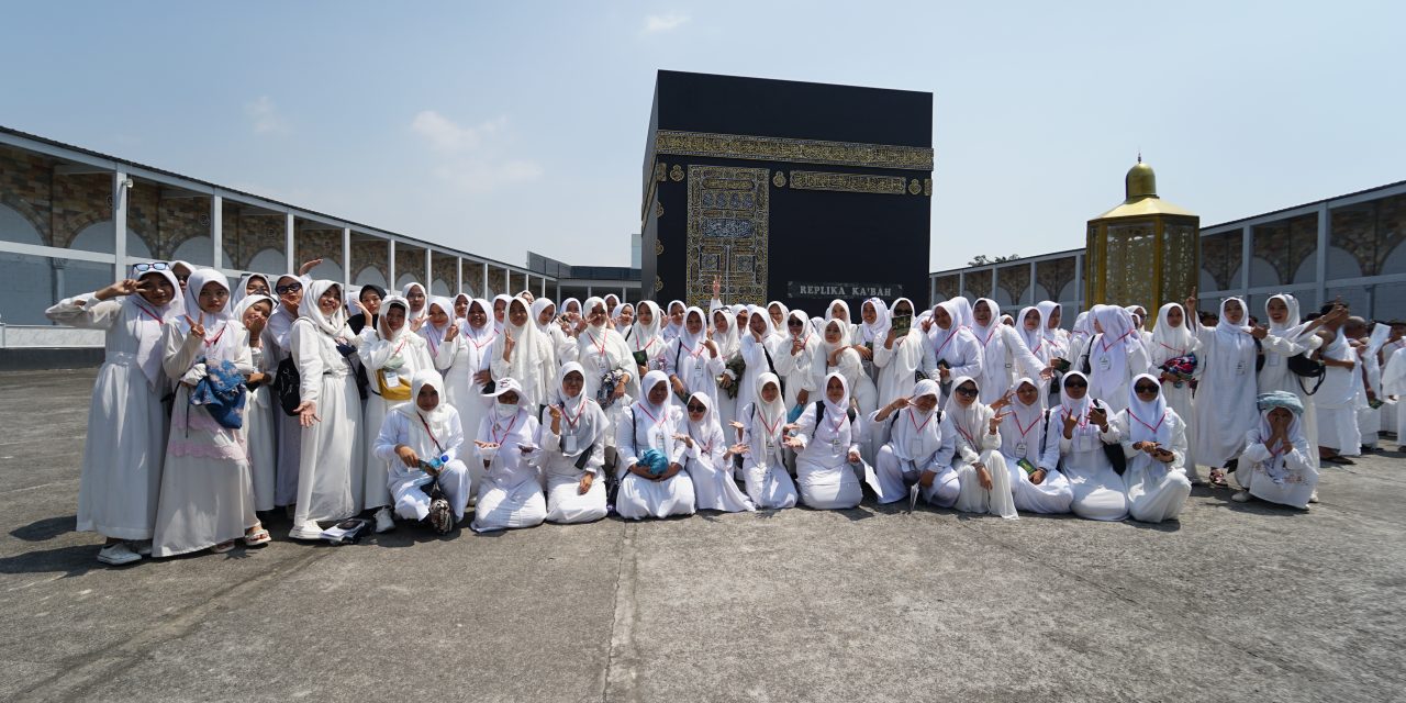185 Siswa Melaksanakan Manasik Haji di Firdaus Fatimah Zahra