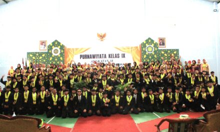 Wisuda MTs Muhammadiyah Karangkajen Yogyakarta: 184 Siswa Raih Gelar 100% Lulus Tahun Pelajaran 2023/2024