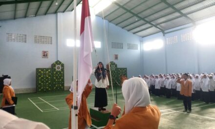 Upacara Bendera di MTs Muhammadiyah Karangkajen: Menanamkan Nilai Disiplin dan Kualitas Diri