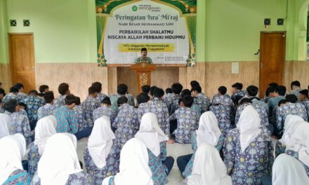 Peringatan Isra’ Mi’raj Nabi Muhammad SAW di MTs Muhammadiyah Karangkajen: “Perbaikilah Shalatmu, Niscaya Allah Perbaiki Hidupmu”