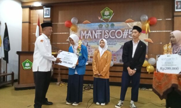 KIR MTs Muh. Karangkajen Sabet Juara 2 Lomba Esai Keagamaan