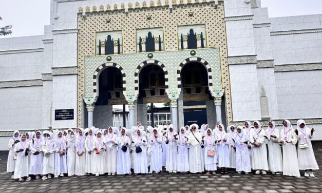 Siswa Kelas IX MTs Muhammadiyah Karangkajen Ikuti Manasik Haji dan Outing Class di Ungaran