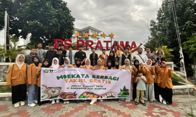 IPM MTs Muhammadiyah Karangkajen Tebar 600 Paket Takjil di Pertigaan Tungkak